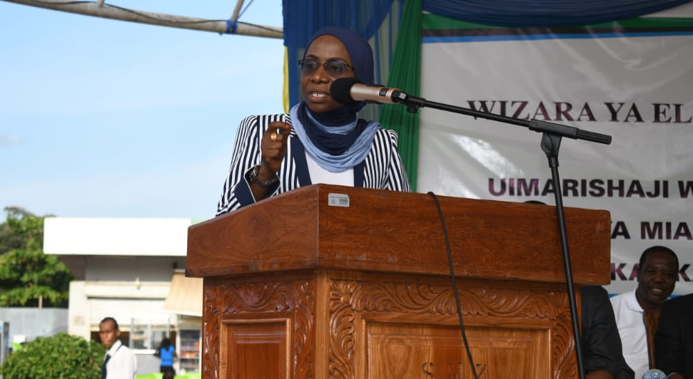 Wakufunzi mbali mbali wa Vyuo vya Ualimu wakipitia miswada ya mihutasari ya elimu ya Maandalizi  